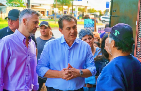 Basualdo escuchó reclamos de vecinos de Liborsi sobre Insfrán: “En 30 años de gobierno nunca vino a caminar por el barrio ni a hablar con nosotros, solo cuando está en campaña o necesita&nbsp;votos”