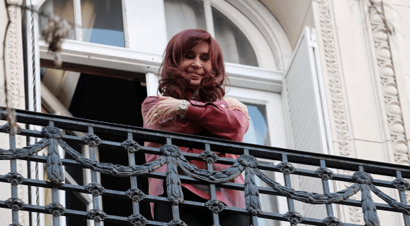 Denunciaron que Cristina Kirchner violó las condiciones de su arresto domiciliario y pidieron su traslado a un penal&nbsp;federal
