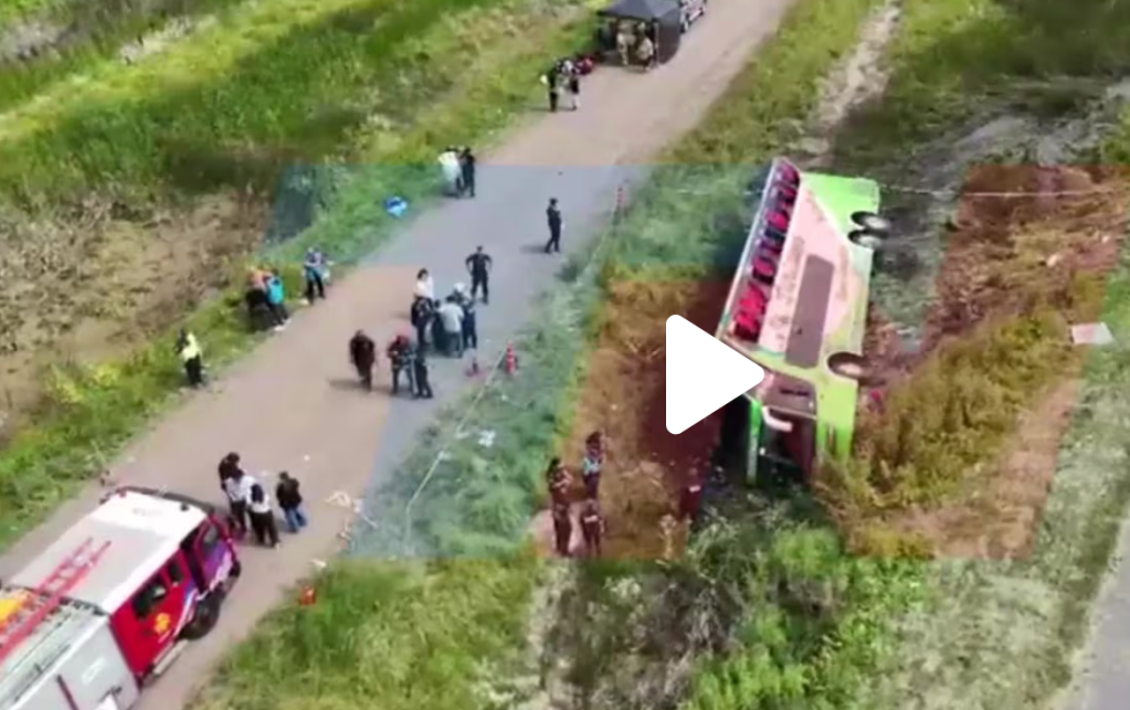 Choque y pánico en Ruta 2: Vuelco de micro en Mar Chiquita deja varios heridos&nbsp;graves