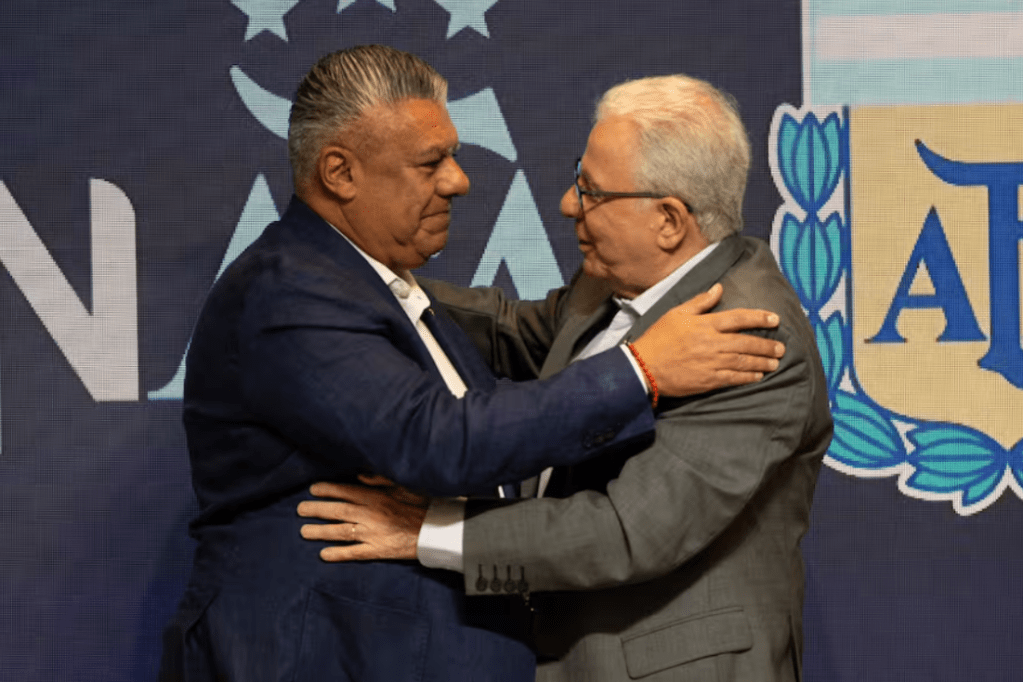 “Chiqui” Tapia designó al exrector de la UBA al frente de la “Universidad de la AFA”, una iniciativa que nunca obtuvo autorización oficial 