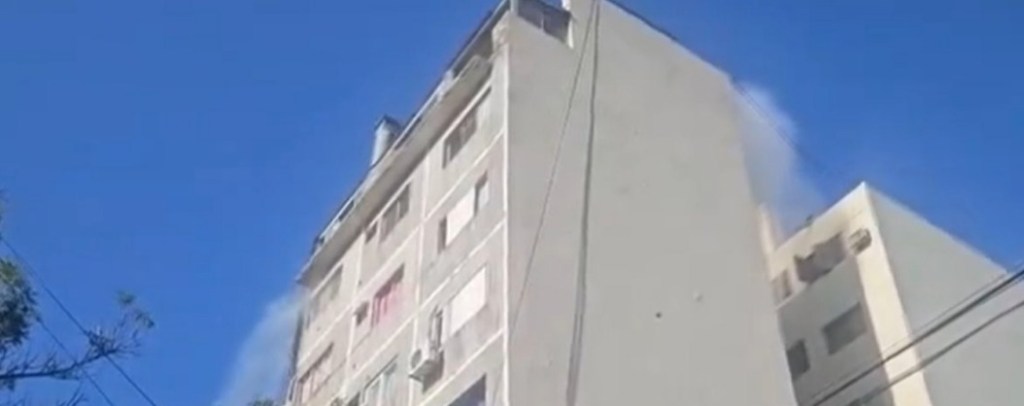 Un incendio de grandes proporciones en el barrio de Constitución obligó a evacuar a decenas de&nbsp;personas