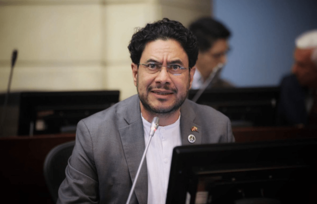 Nueva tensión en Colombia Cepeda acusó a Uribe por su actividad en Ecuador en plena&nbsp;campaña