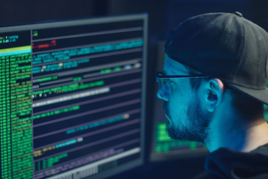 Alerta: estafadores mezclan anuncios en X con MacBook para lanzar malwares