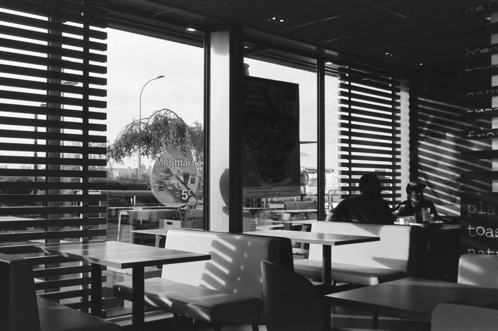 YPF y McDonald’s sellan su alianza con la apertura de locales en estaciones